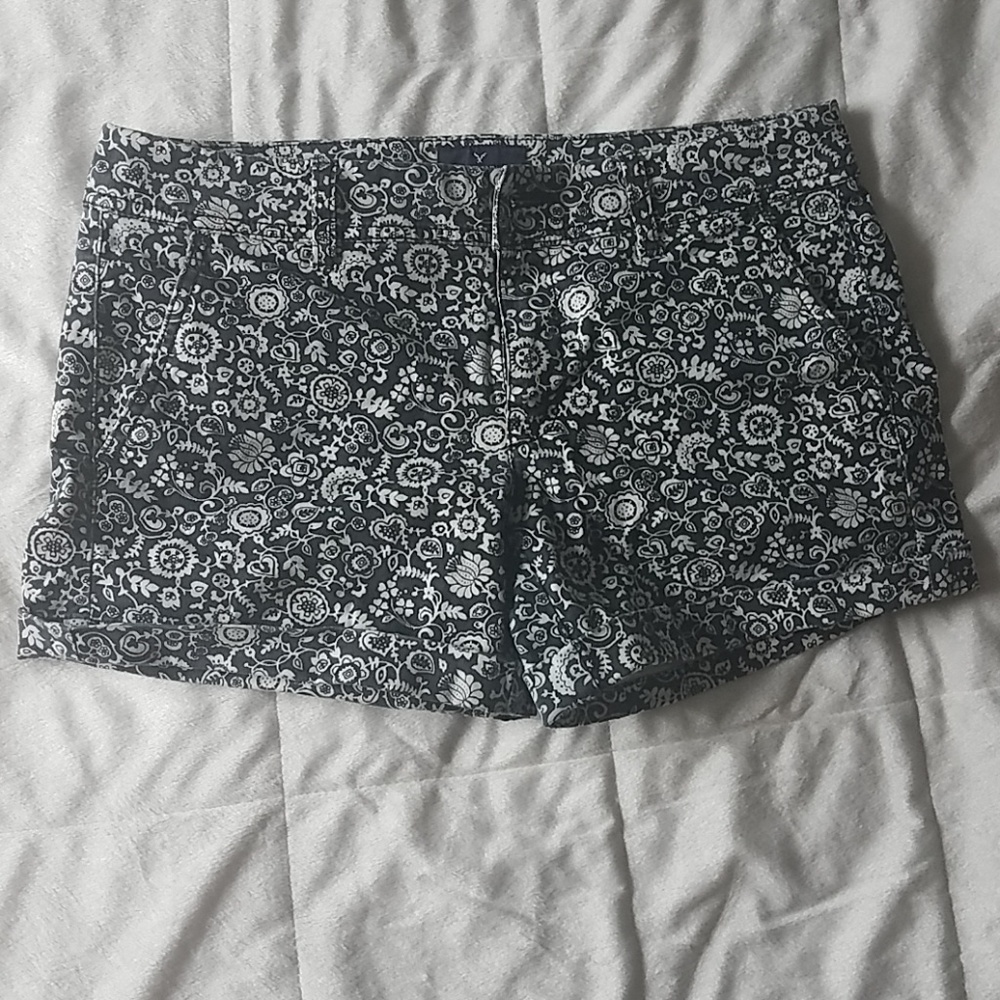 NWOT Patterned AE Shorts